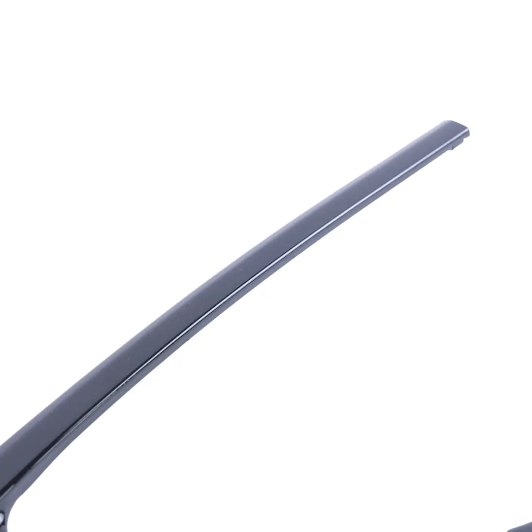 F74 Moldura Luneta Trasera Lado Derecho Negro para BMW con número de pieza 5A3C0D6 BMW F74 Moldura Luneta Trasera Lado Derecho Negro - SKU 5A3C0D6 - Número de pieza 5A3C0D6