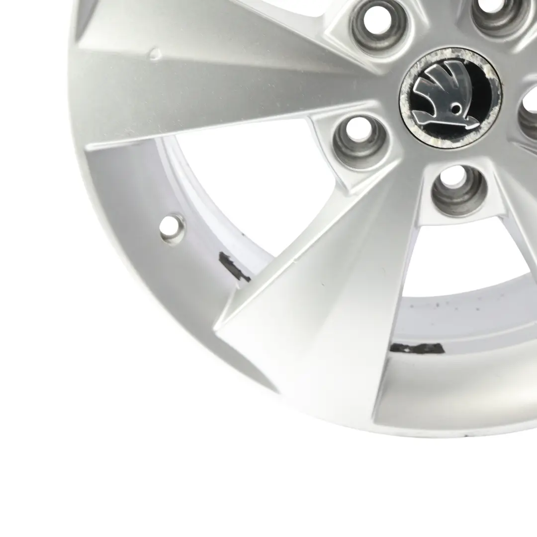 Mk3 5E Alu Felge Silber 6,5J 16" ET:46 für Skoda Octavia mit Teilenummer 5E0601025C Skoda Octavia Mk3 5E Alu Felge Silber 6,5J 16" ET:46 - SKU 5E0601025C-SL1 - Teilenummer 5E0601025C