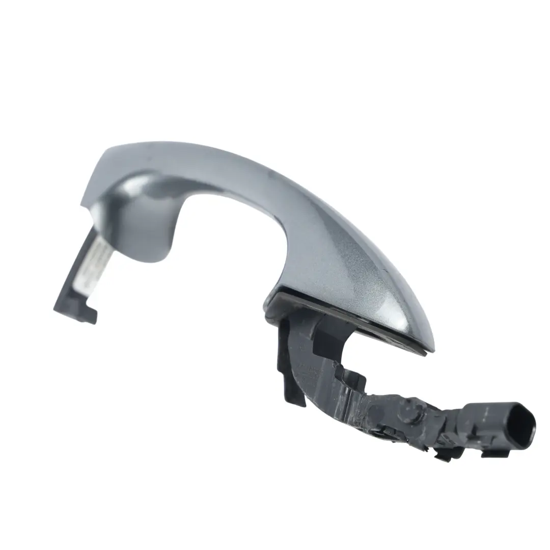 Tirador Puerta Delantera Derecha Gris Grafito Metalizado M7W para Volkswagen Golf Mk7 con número de pieza 5G0837206Q Volkswagen Golf Mk7 Tirador Puerta Delantera Derecha Gris Grafito Metalizado M7W - SKU 5G0837206Q-GGR - Número de pieza 5G0837206Q