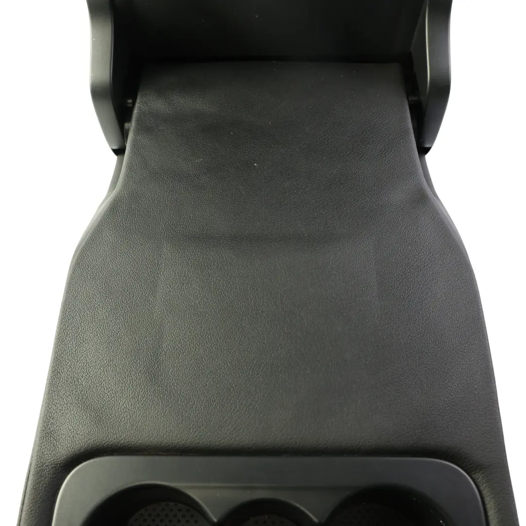 Mk3 5E Podłokietnik Tylny Czarny Skórzany do Skoda Octavia o numerze 5G0885961D Skoda Octavia Mk3 5E Podłokietnik Tylny Czarny Skórzany - SKU 5G0885961D-1 - Numer Części 5G0885961D