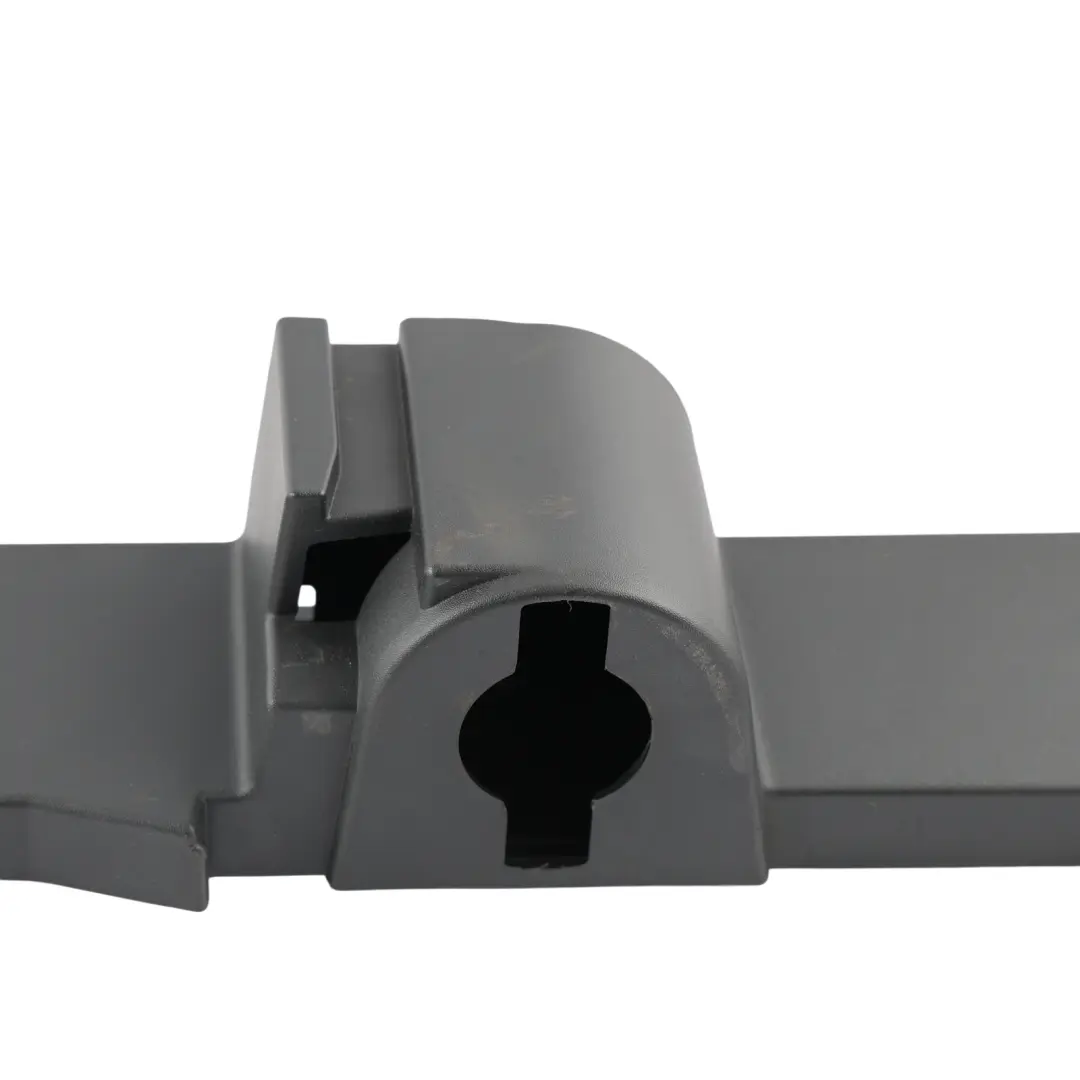 Tylna Osłona Klapy Bagażnika Prawa Czarna do Volkswagen Golf Mk7 o numerze 5G9864512C Volkswagen Golf Mk7 Tylna Osłona Klapy Bagażnika Prawa Czarna - SKU 5G9864512C - Numer Części 5G9864512C