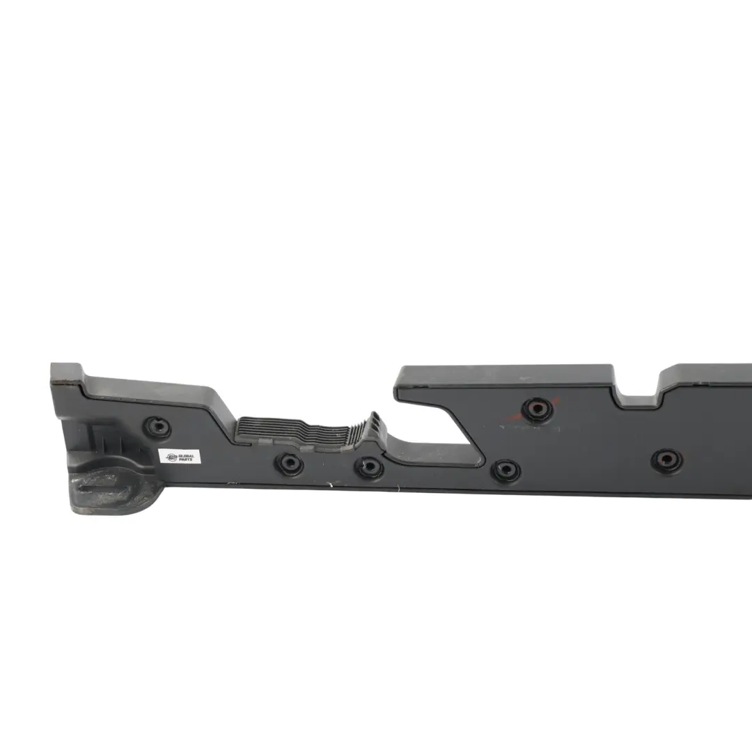 Tylna Osłona Klapy Bagażnika Prawa Czarna do Volkswagen Golf Mk7 o numerze 5G9864512C Volkswagen Golf Mk7 Tylna Osłona Klapy Bagażnika Prawa Czarna - SKU 5G9864512C - Numer Części 5G9864512C