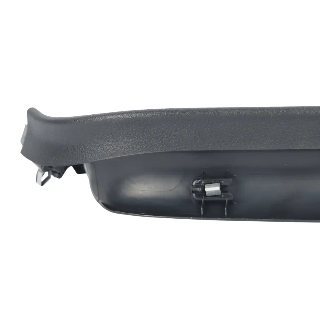 Revêtement Montant Porte Arrière Droit pour Volkswagen Golf Mk7 à propos du numéro de pièce 5G9867604A Volkswagen Golf Mk7 Revêtement Montant Porte Arrière Droit - SKU 5G9867604A - Numéro de pièce 5G9867604A