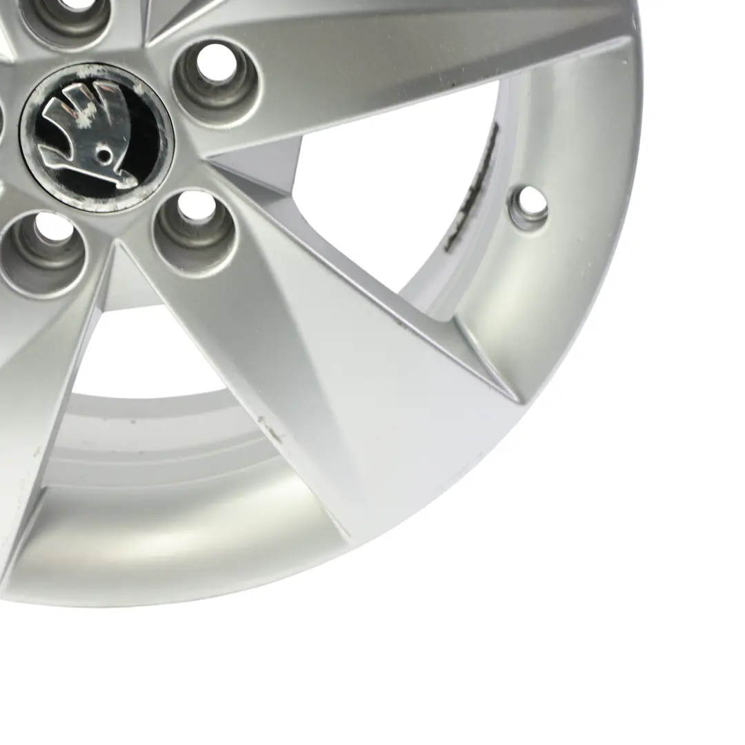 Mk2 Roomster Jante Alliage Argent 15" 6J ET:43 pour Skoda Fabia à propos du numéro de pièce 5J0601025AB Skoda Fabia Mk2 Roomster Jante Alliage Argent 15" 6J ET:43 - SKU 5J0601025AB-SL2 - Numéro de pièce 5J0601025AB