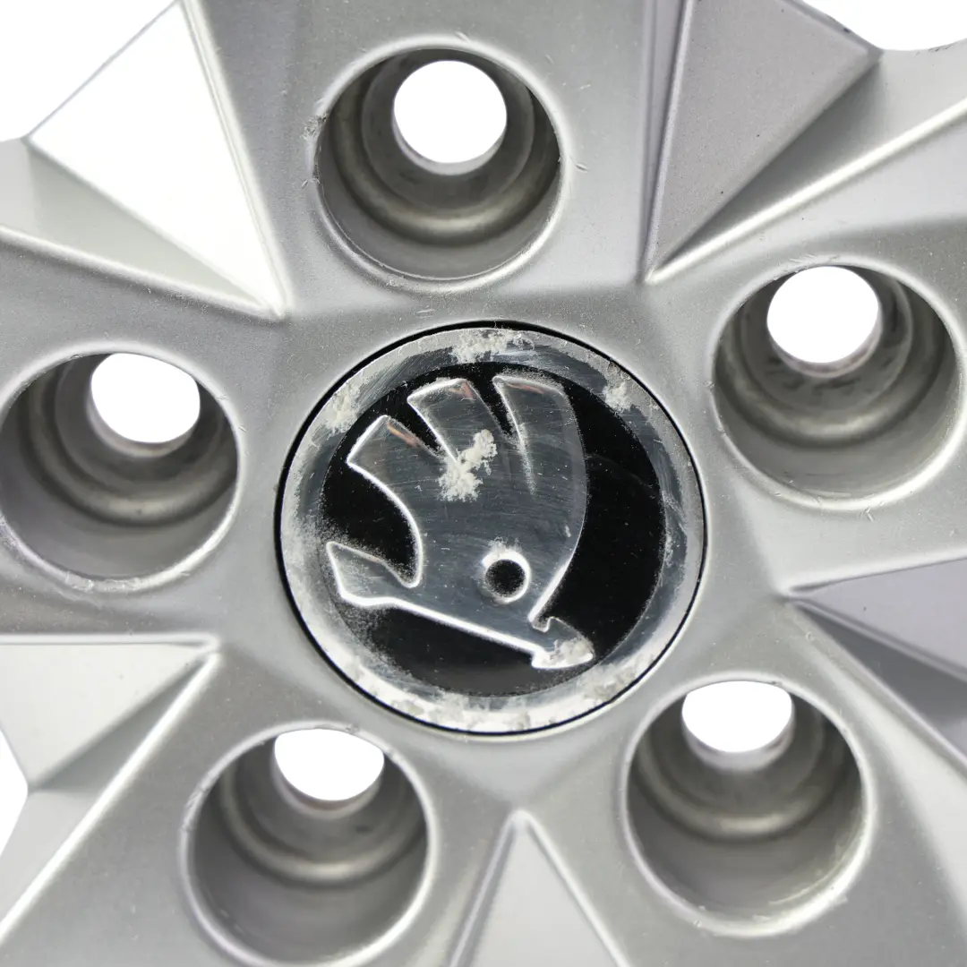 Mk2 Roomster Jante Alliage Argent 15" 6J ET:43 pour Skoda Fabia à propos du numéro de pièce 5J0601025AB Skoda Fabia Mk2 Roomster Jante Alliage Argent 15" 6J ET:43 - SKU 5J0601025AB-SL2 - Numéro de pièce 5J0601025AB