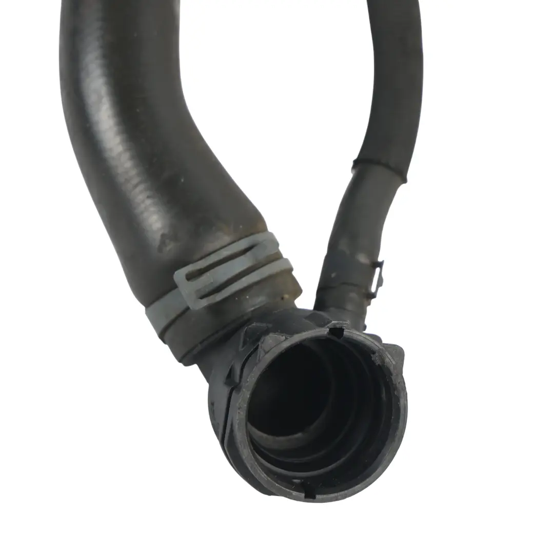Manguera Tubo Refrigerante Radiador 1.4 TFSI para Audi A3 8V con número de pieza 5Q0121049K Audi A3 8V Manguera Tubo Refrigerante Radiador 1.4 TFSI - SKU 5Q0121049K - Número de pieza 5Q0121049K