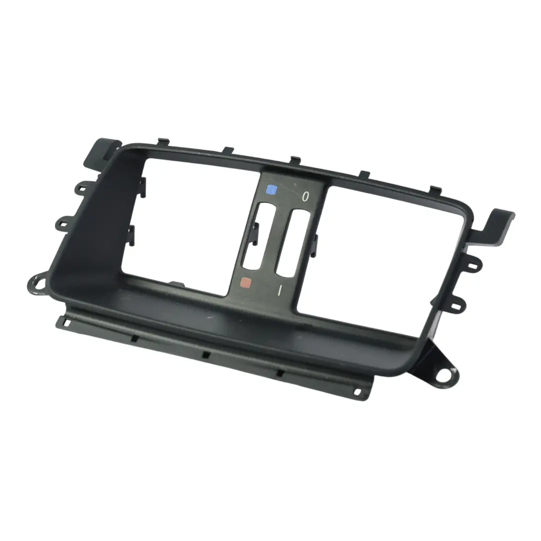 Cornice Bocchetta Aria Console Centrale Posteriore per BMW E90 E93 con numero di parte 6027000 BMW E90 E93 Cornice Bocchetta Aria Console Centrale Posteriore - SKU 6027000 - Numero di parte 6027000