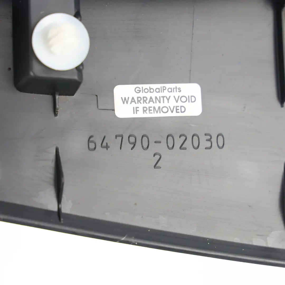 Heckklappe Verkleidung Oben Dunkelgrau für Toyota Auris E15 mit Teilenummer 6479002030B1 Toyota Auris E15 Heckklappe Verkleidung Oben Dunkelgrau - SKU 6479002030B1 - Teilenummer 6479002030B1