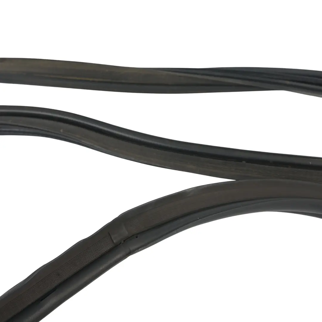 Boot Tail Back Door Weatherstrip Seal to Toyota Avensis T270 Estate with Part number 6788105060 Toyota Avensis T270 Estate Boot Tail Back Door Weatherstrip Seal - SKU 6788105060 - Part number 6788105060