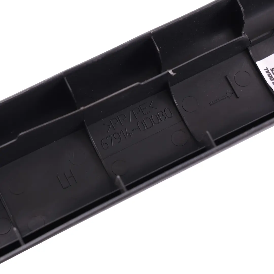 Moldura Umbral Puerta Del Izquierda Gris Oscuro 67914-0D080 para Toyota Yaris P9 con número de pieza 679140D080B0 Toyota Yaris P9 Moldura Umbral Puerta Del Izquierda Gris Oscuro 67914-0D080 - SKU 679140D080B0 - Número de pieza 679140D080B0