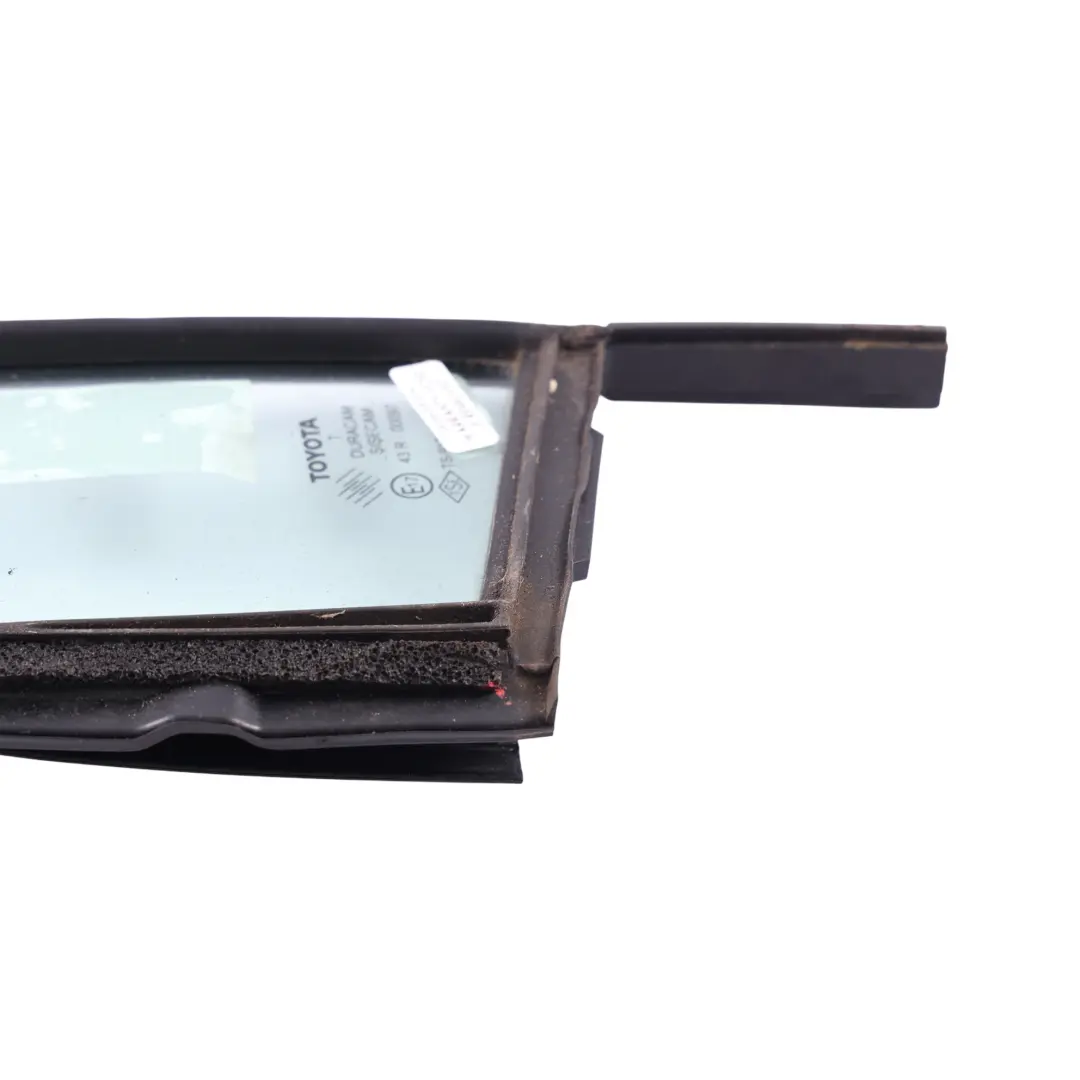 Mk2 Cristal Triangular Puerta Delantera Izquierda para Toyota Yaris con número de pieza 681260D010 Toyota Yaris Mk2 Cristal Triangular Puerta Delantera Izquierda - SKU 681260D010 - Número de pieza 681260D010