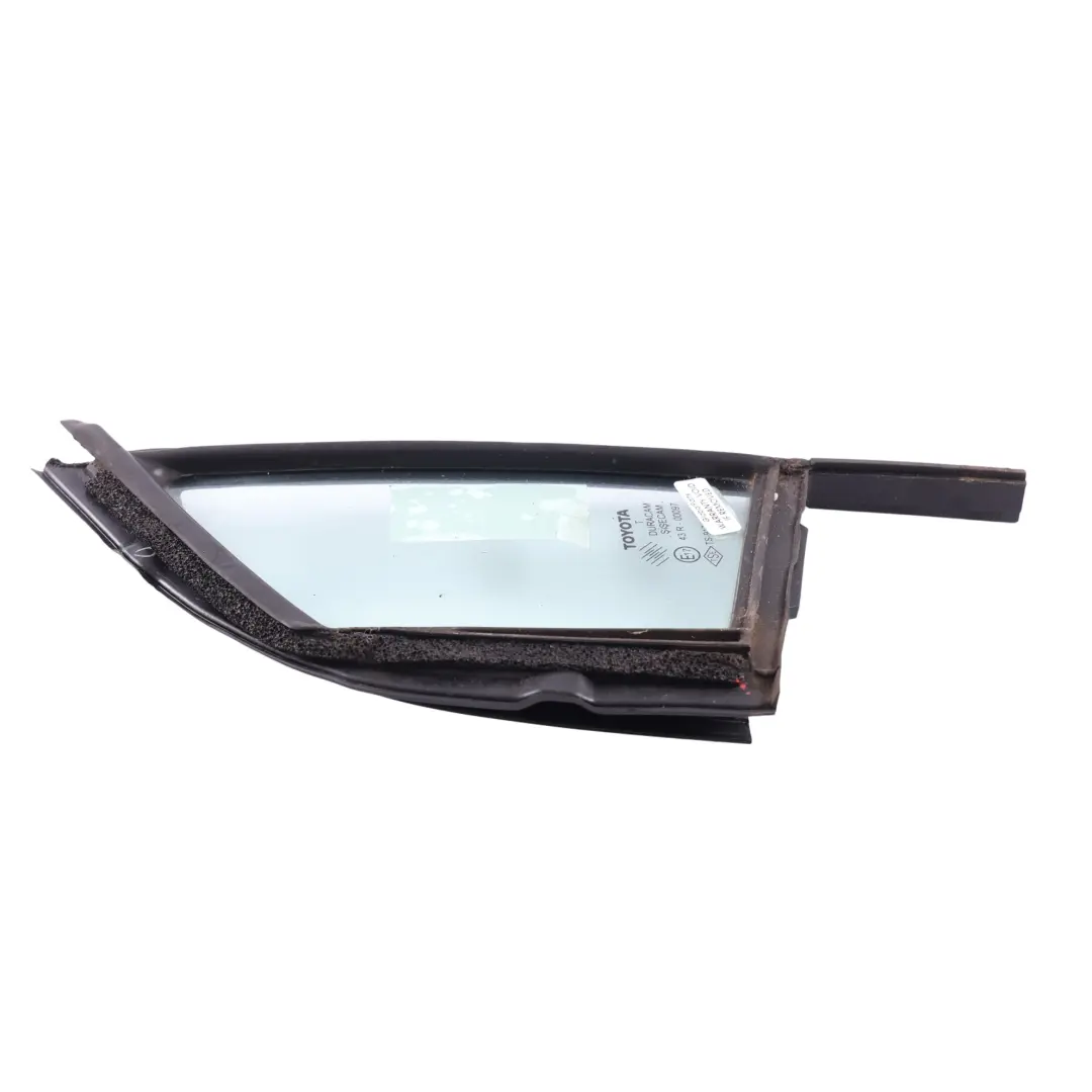 Mk2 Cristal Triangular Puerta Delantera Izquierda para Toyota Yaris con número de pieza 681260D010 Toyota Yaris Mk2 Cristal Triangular Puerta Delantera Izquierda - SKU 681260D010 - Número de pieza 681260D010