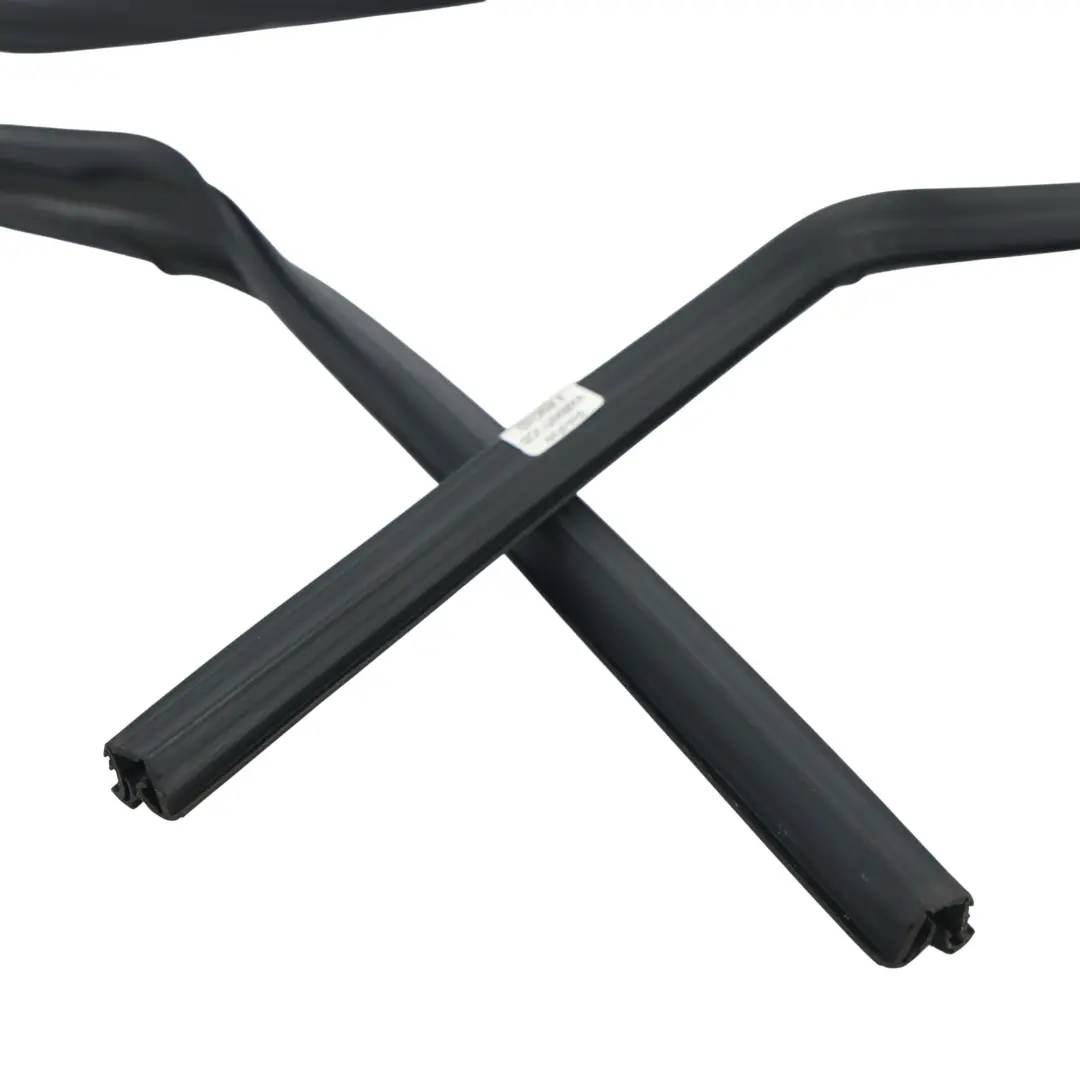 Guida Vetro Porta Anteriore Destra 3 Porte per Toyota Corolla E12 con numero di parte 6814102081 Toyota Corolla E12 Guida Vetro Porta Anteriore Destra 3 Porte - SKU 6814102081 - Numero di parte 6814102081