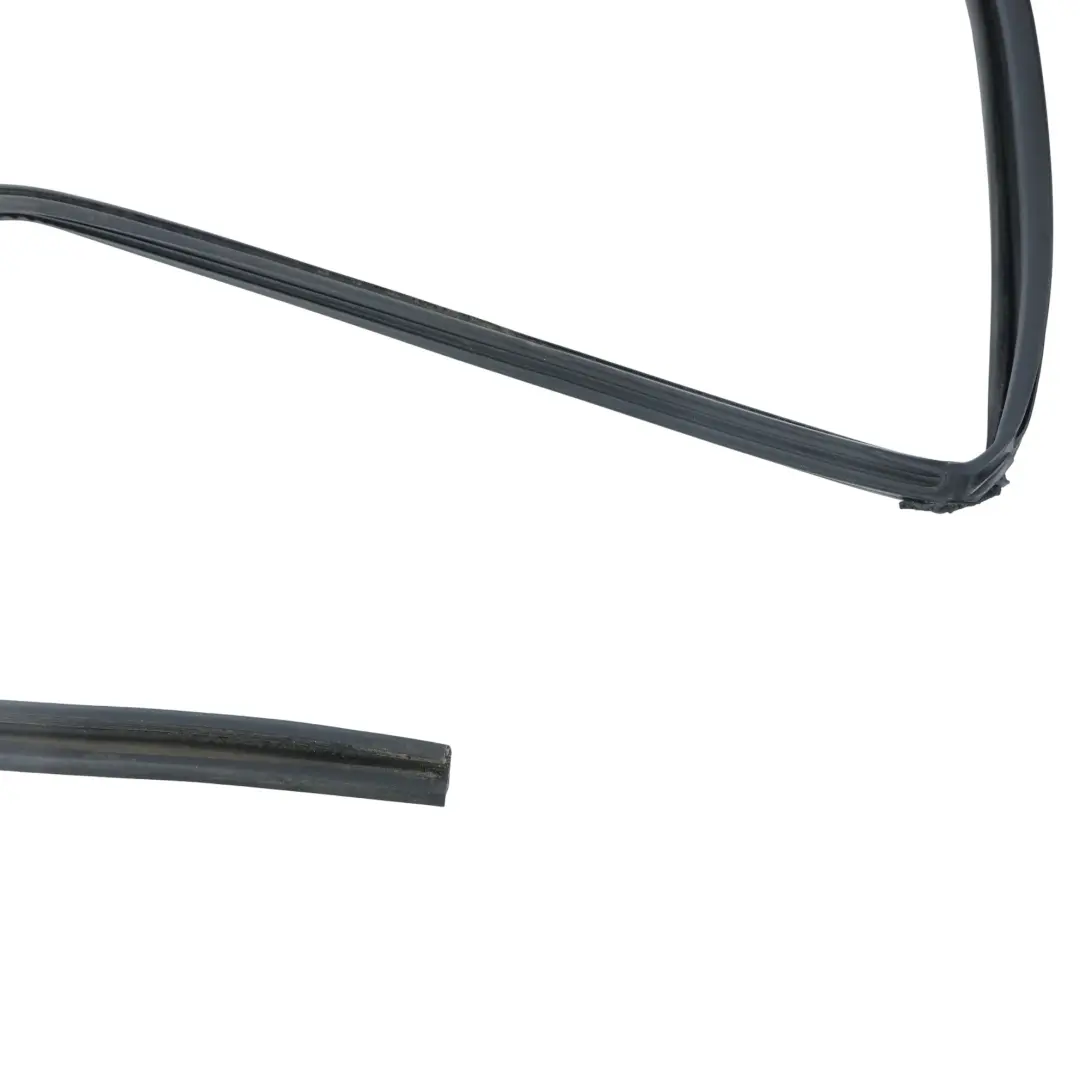 Toyota Corolla E12 Joint Coulisse Vitre Porte Avant Gauche - SKU 6815102071 - Numéro de pièce 6815102071