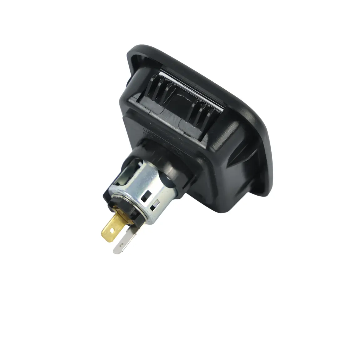 Soporte Toma de Carga 7143111 para BMW E60 E81 E87 E90 E91 F20 F30 LCI con número de pieza 6904008 BMW E60 E81 E87 E90 E91 F20 F30 LCI Soporte Toma de Carga 7143111 - SKU 6904008-1 - Número de pieza 6904008