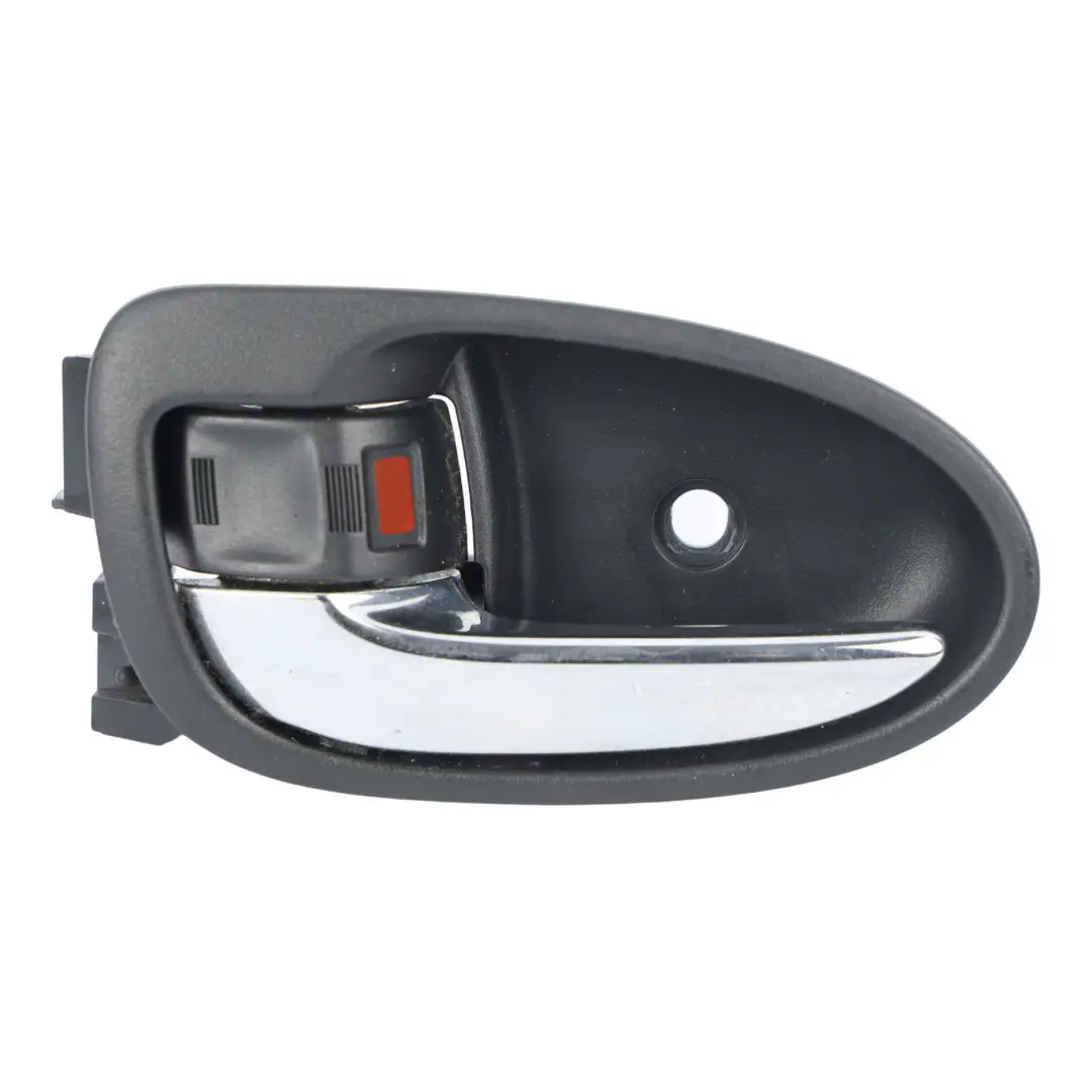 Obudowa Wewnętrznej Klamki Drzwi Lewa 69206-0D90 do Toyota Yaris P9 o numerze 692060D90 Toyota Yaris P9 Obudowa Wewnętrznej Klamki Drzwi Lewa 69206-0D90 - SKU 692060D90 - Numer Części 692060D90