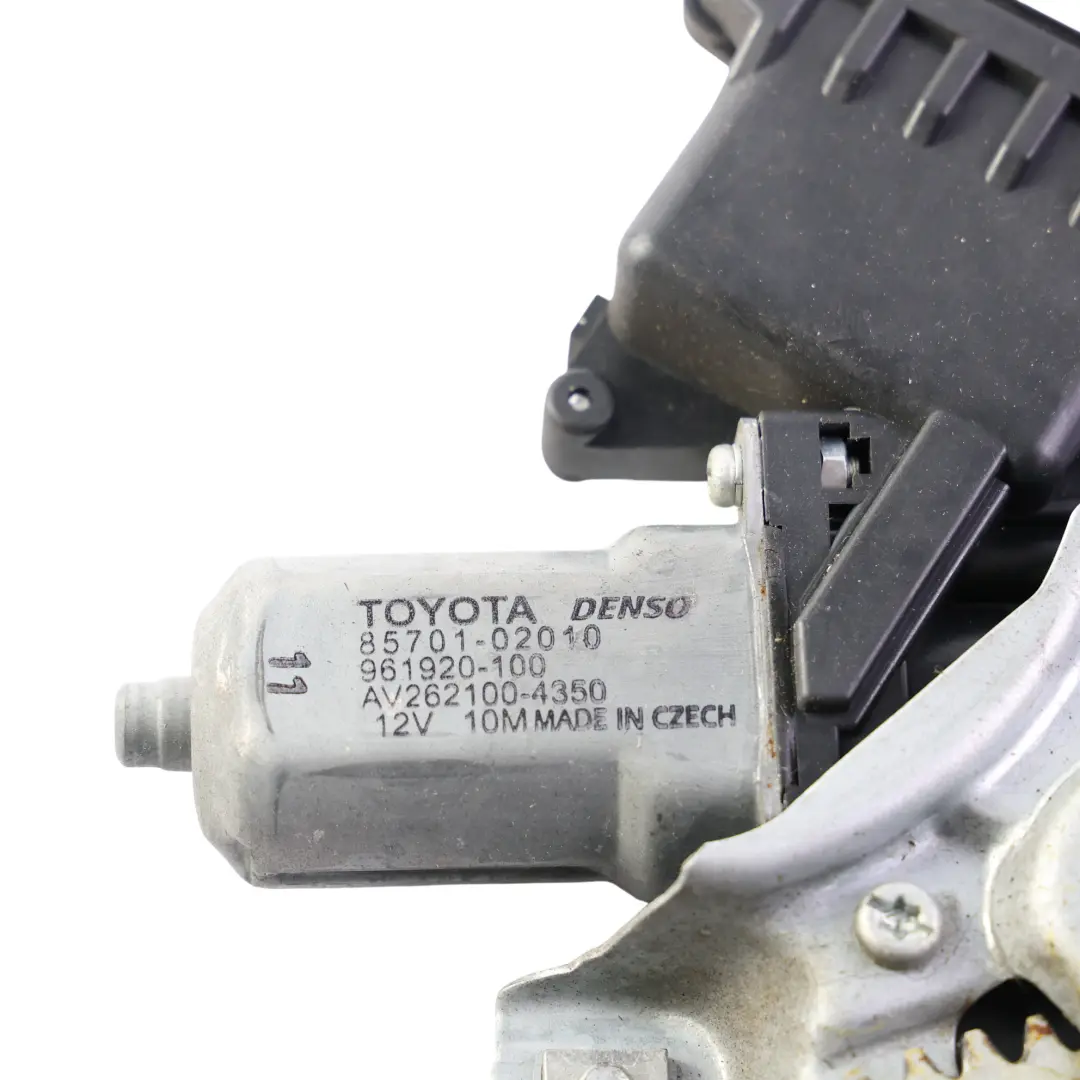Motorino Alzacristallo Posteriore Sinistro per Toyota Avensis T270 con numero di parte 6984005130 Toyota Avensis T270 Motorino Alzacristallo Posteriore Sinistro - SKU 6984005130 - Numero di parte 6984005130