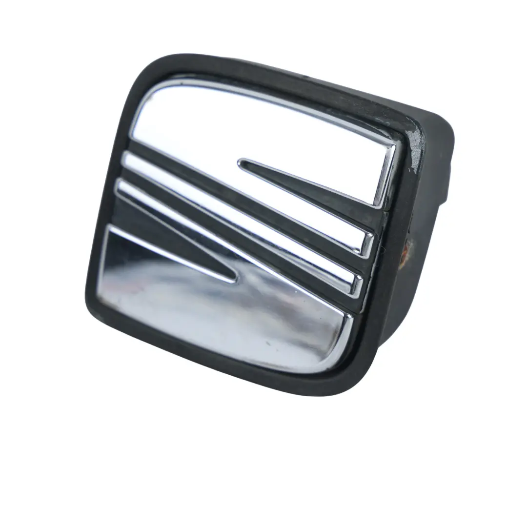 Seat Ibiza 6J Emblema Badge Maniglia Cofano Bagagliaio Modanatura - SKU 6J4827565B-1 - Numero di parte 6J4827565B