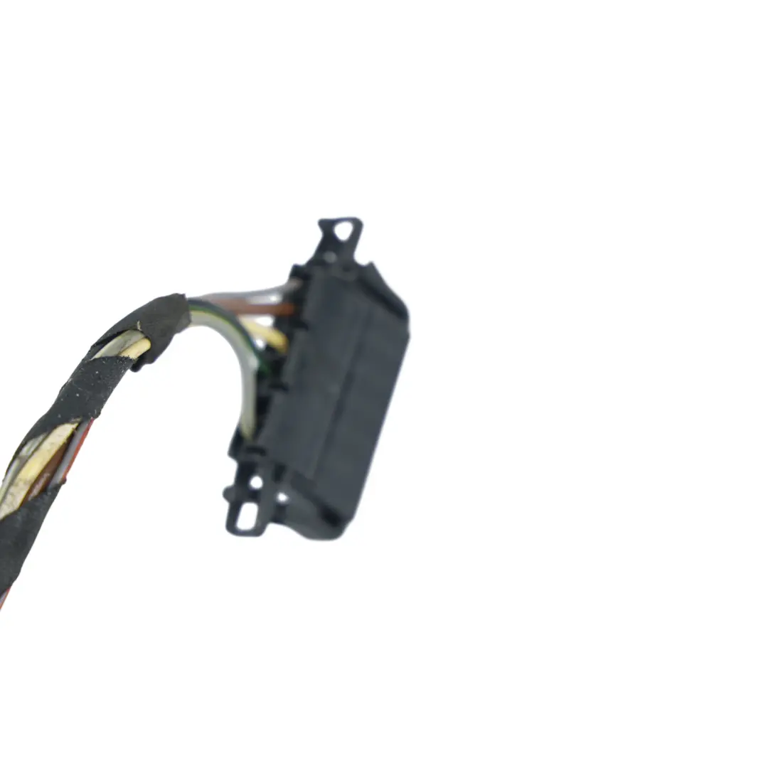 Feu Arrière Câble Douille Droite pour Volkswagen Polo 6R à propos du numéro de pièce 6R0945096P Volkswagen Polo 6R Feu Arrière Câble Douille Droite - SKU 6R0945096P-2 - Numéro de pièce 6R0945096P