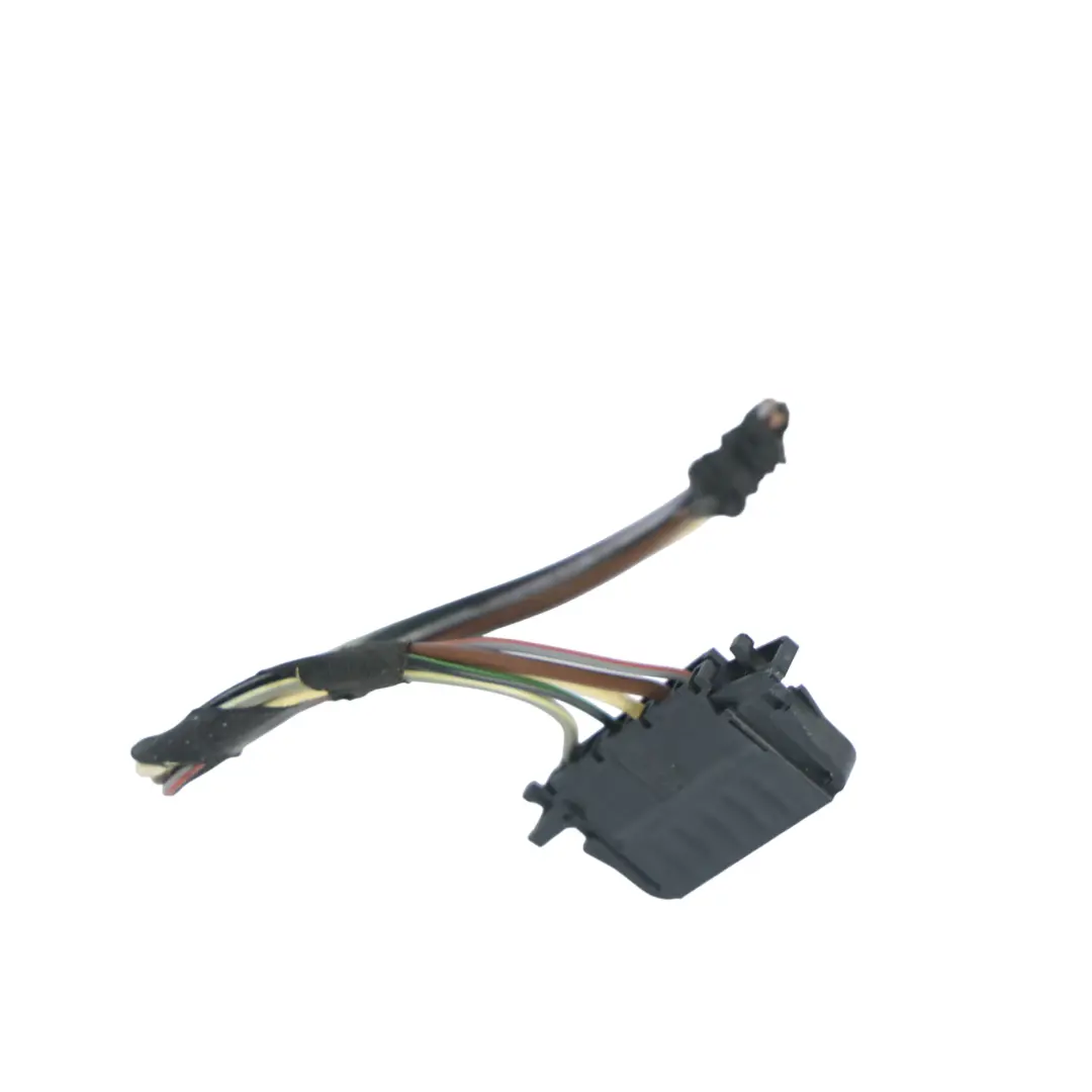 Feu Arrière Câble Douille Droite pour Volkswagen Polo 6R à propos du numéro de pièce 6R0945096P Volkswagen Polo 6R Feu Arrière Câble Douille Droite - SKU 6R0945096P-2 - Numéro de pièce 6R0945096P