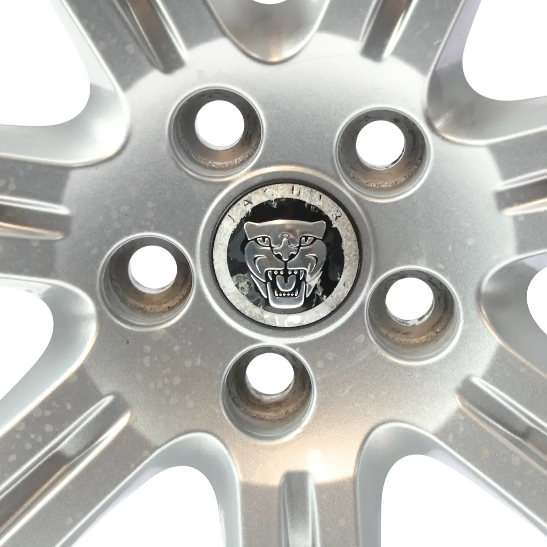 Llanta Aleación Plateada 18" 8.5J ET:49 para Jaguar XF X250 con número de pieza 6W83-1007-AB Jaguar XF X250 Llanta Aleación Plateada 18" 8.5J ET:49 - SKU 6W83-1007-AB-SL2 - Número de pieza 6W83-1007-AB