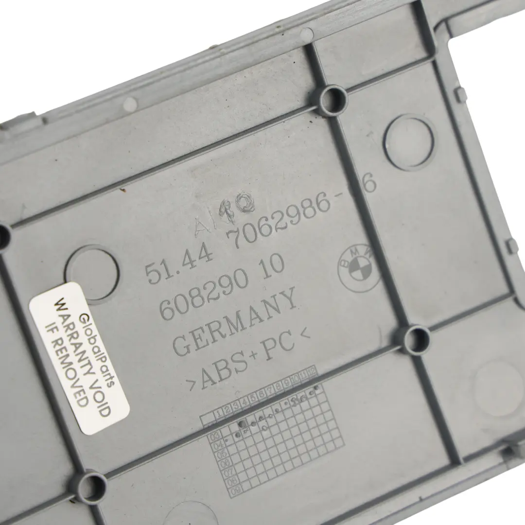 Plafoniera Interna Luce Lettura Anteriore per BMW E63 con numero di parte 7062986 BMW E63 Plafoniera Interna Luce Lettura Anteriore - SKU 7062986 - Numero di parte 7062986