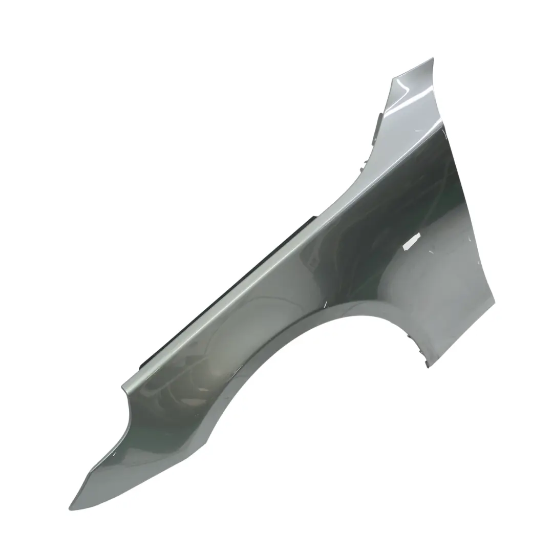 Błotnik Przedni Lewy Titangrau Szary Metalik - A36 do BMW E60 E61 o numerze 7111429 BMW E60 E61 Błotnik Przedni Lewy Titangrau Szary Metalik - A36 - SKU 7111429-TGR1 - Numer Części 7111429