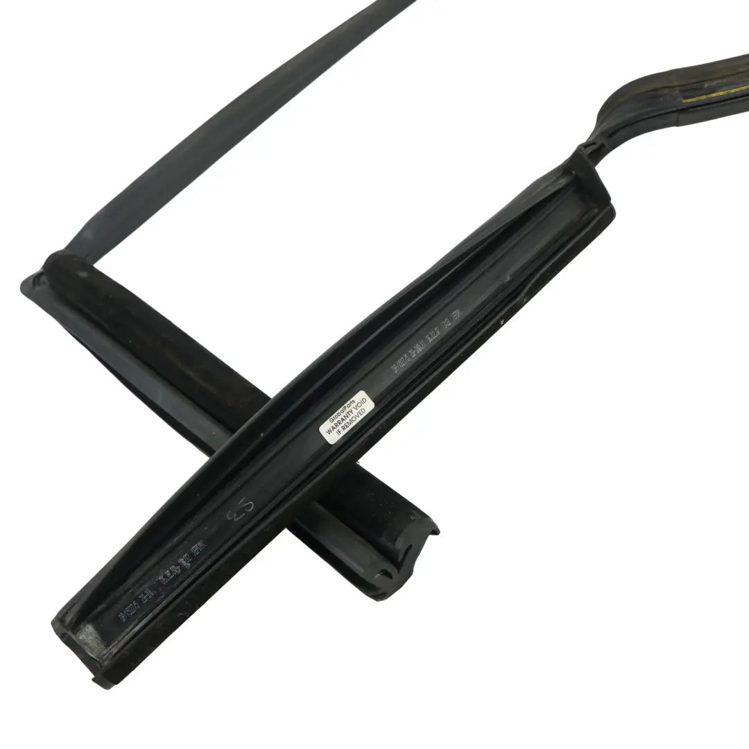 Joint Entrée Air Capote Électrique Habillage Intérieur Cache pour BMW E64 à propos du numéro de pièce 7172029 BMW E64 Joint Entrée Air Capote Électrique Habillage Intérieur Cache - SKU 7172029 - Numéro de pièce 7172029