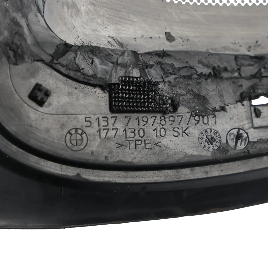 Szyba Zielona Stała Przyciemniana Lewe Tylne Drzwi SSG do BMW F07 o numerze 7197901 BMW F07 Szyba Zielona Stała Przyciemniana Lewe Tylne Drzwi SSG - SKU 7197901-1 - Numer Części 7197901