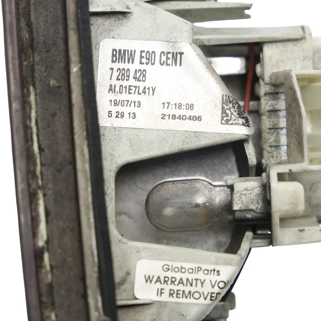 Lampa Tylna W Klapę Prawa do BMW E90 LCI o numerze 7289428 BMW E90 LCI Lampa Tylna W Klapę Prawa - SKU 7289428-1 - Numer Części 7289428
