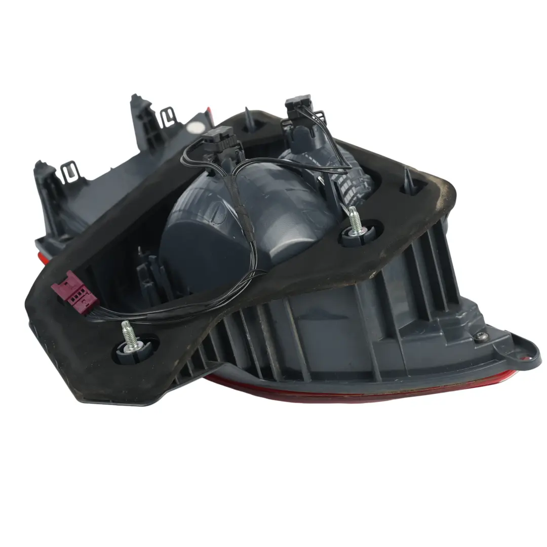 Fanale Posteriore Interno Destro per BMW F07 GT con numero di parte 7306168 BMW F07 GT Fanale Posteriore Interno Destro - SKU 7306168 - Numero di parte 7306168
