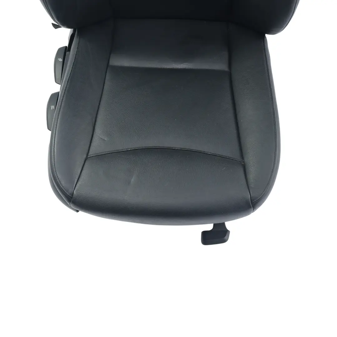 Sedile Ant Riscaldato Destro Pelle Nevada Nera Cuciture Grigio Marron per BMW X1 E84 con numero di parte 7324174 BMW X1 E84 Sedile Ant Riscaldato Destro Pelle Nevada Nera Cuciture Grigio Marron - SKU 7324174-3 - Numero di parte 7324174