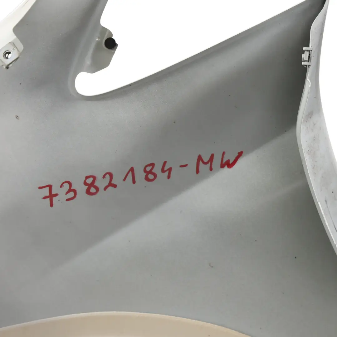 Błotnik Przedni Prawy Mineral White Biały Metalik - A96 do BMW F45 F46 o numerze 7382184 BMW F45 F46 Błotnik Przedni Prawy Mineral White Biały Metalik - A96 - SKU 7382184-MW - Numer Części 7382184
