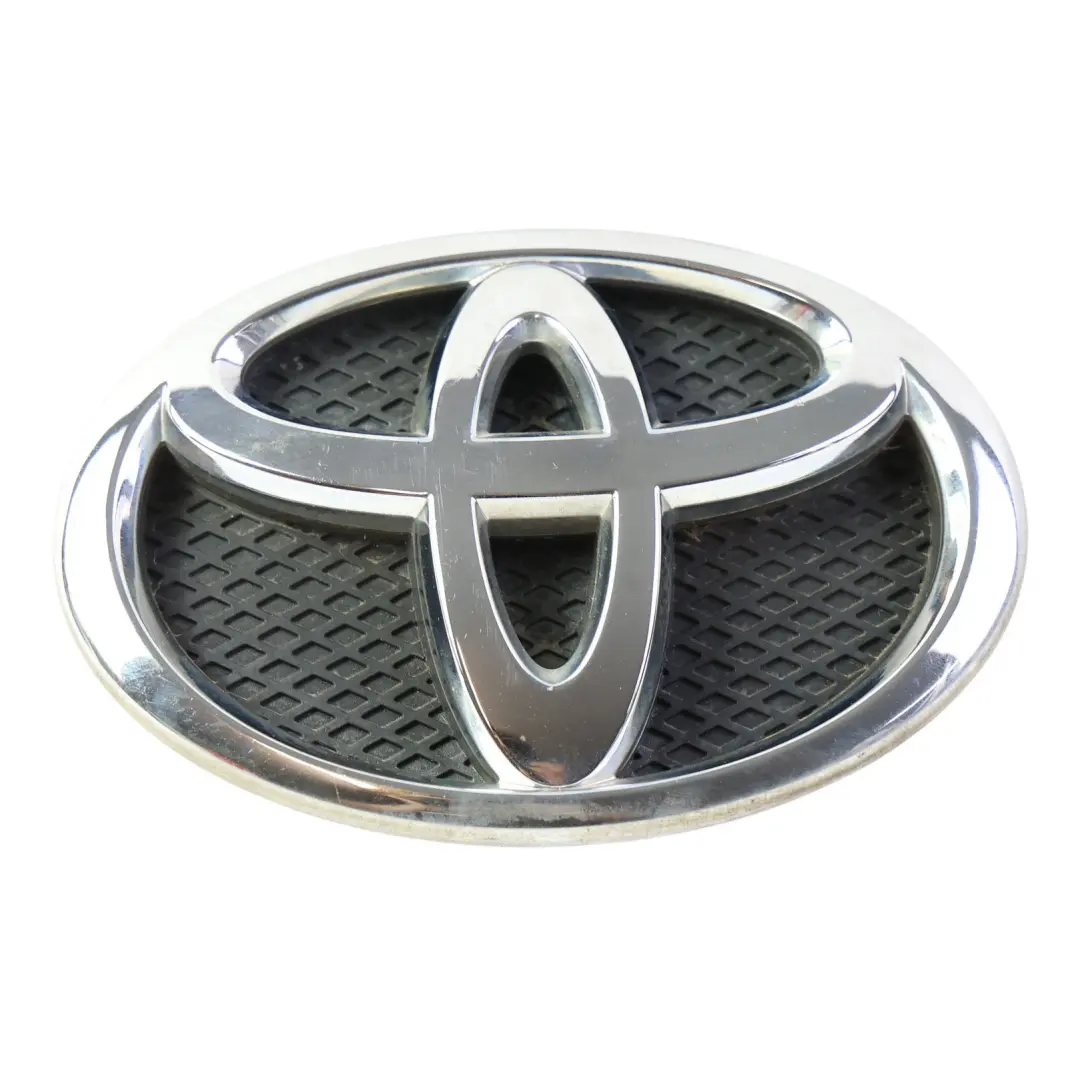 Toyota Yaris Emblemat Atrapa Przód - SKU 75311-0D030 - Numer Części 75311-0D030