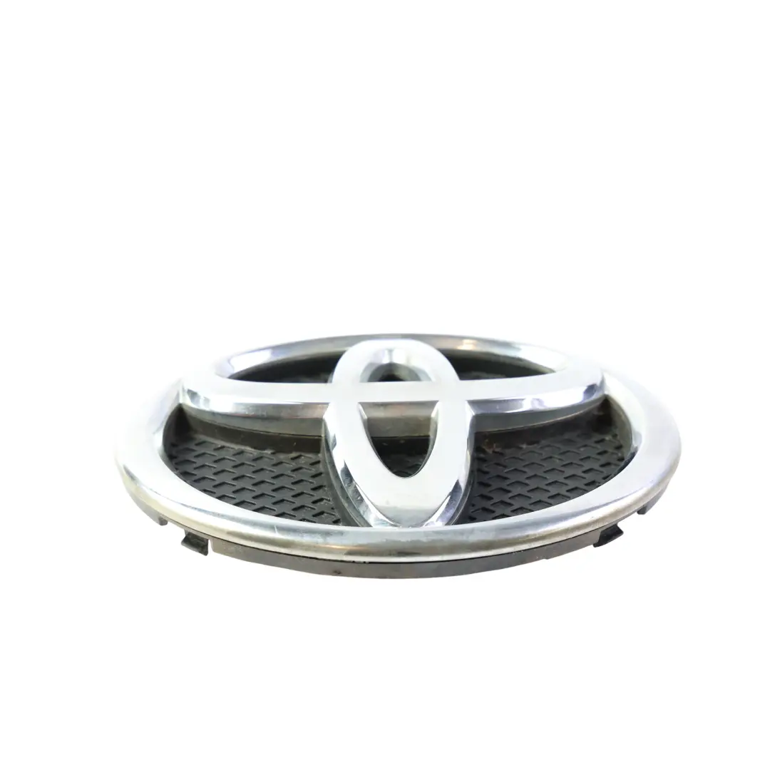 Emblemat Atrapa Przód do Toyota Yaris o numerze 75311-0D030 Toyota Yaris Emblemat Atrapa Przód - SKU 75311-0D030 - Numer Części 75311-0D030