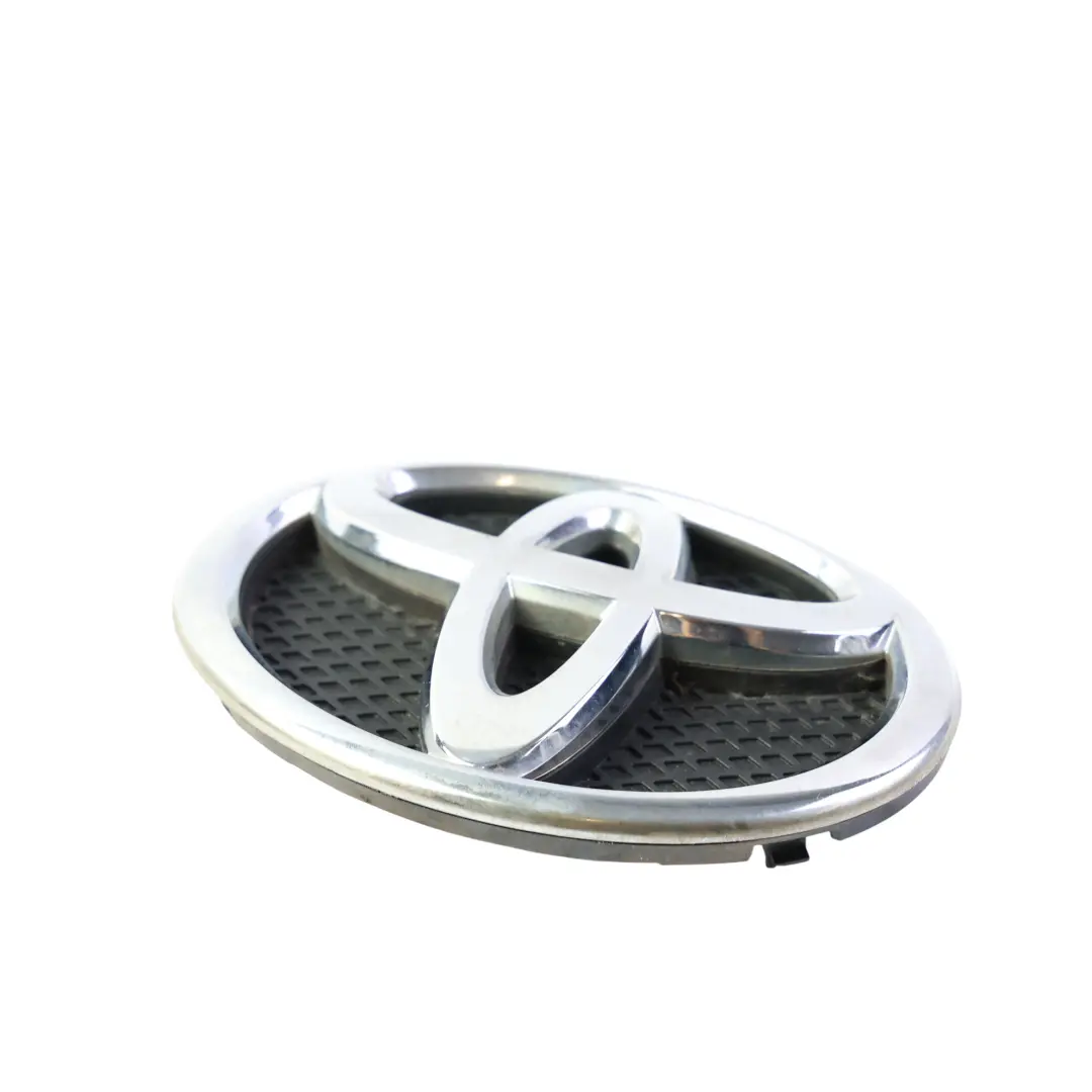 Emblemat Atrapa Przód do Toyota Yaris o numerze 75311-0D030 Toyota Yaris Emblemat Atrapa Przód - SKU 75311-0D030 - Numer Części 75311-0D030
