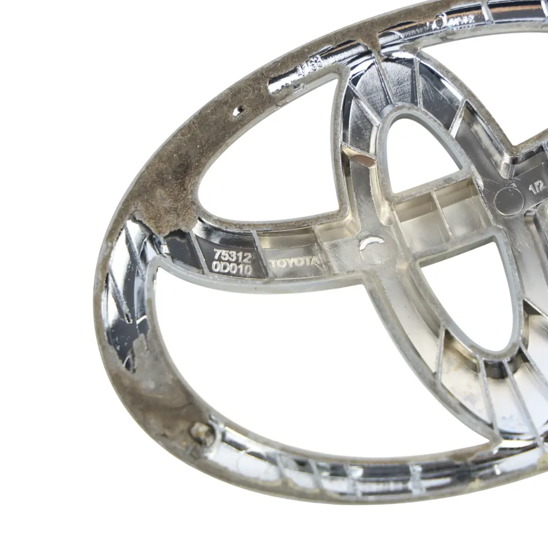 Toyota Auris E15 Emblemat Logo Znaczek Klapy Bagażnika Tył Chrom - SKU 753120D010 - Numer Części 753120D010