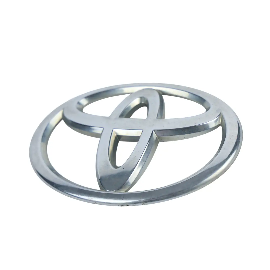 Posteriore Portellone Emblema Logo per Toyota Yaris P9 Avensis T270 con numero di parte 754310D050 Toyota Yaris P9 Avensis T270 Posteriore Portellone Emblema Logo - SKU 754310D050 - Numero di parte 754310D050
