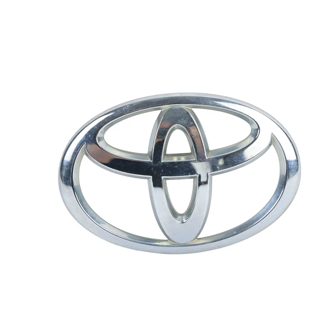 Posteriore Portellone Emblema Logo per Toyota Yaris P9 Avensis T270 con numero di parte 754310D050 Toyota Yaris P9 Avensis T270 Posteriore Portellone Emblema Logo - SKU 754310D050 - Numero di parte 754310D050