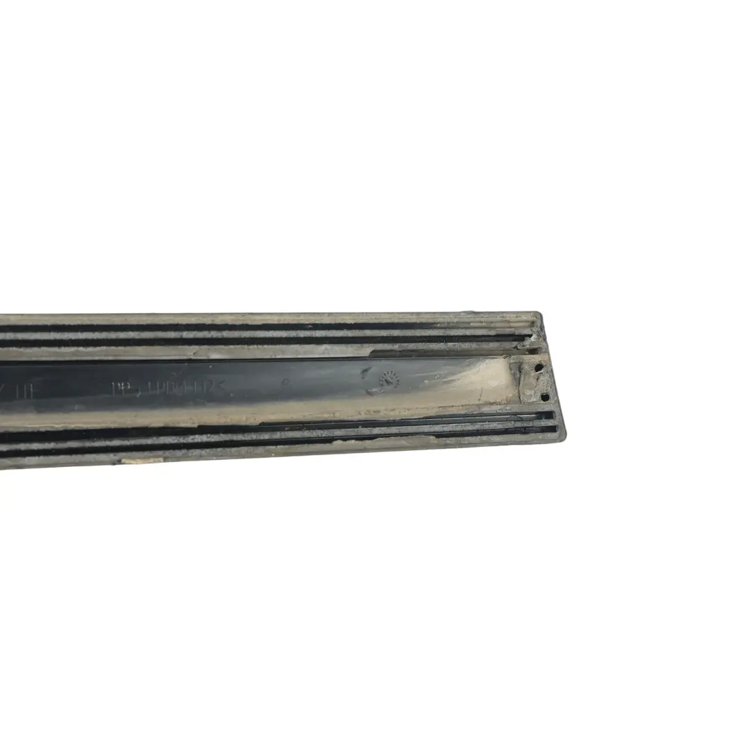 Moldura Aleta Trasera Izquierda Azul Oscuro 8P4 para Toyota Corolla E12 con número de pieza 7565202030 Toyota Corolla E12 Moldura Aleta Trasera Izquierda Azul Oscuro 8P4 - SKU 7565202030-DAB - Número de pieza 7565202030