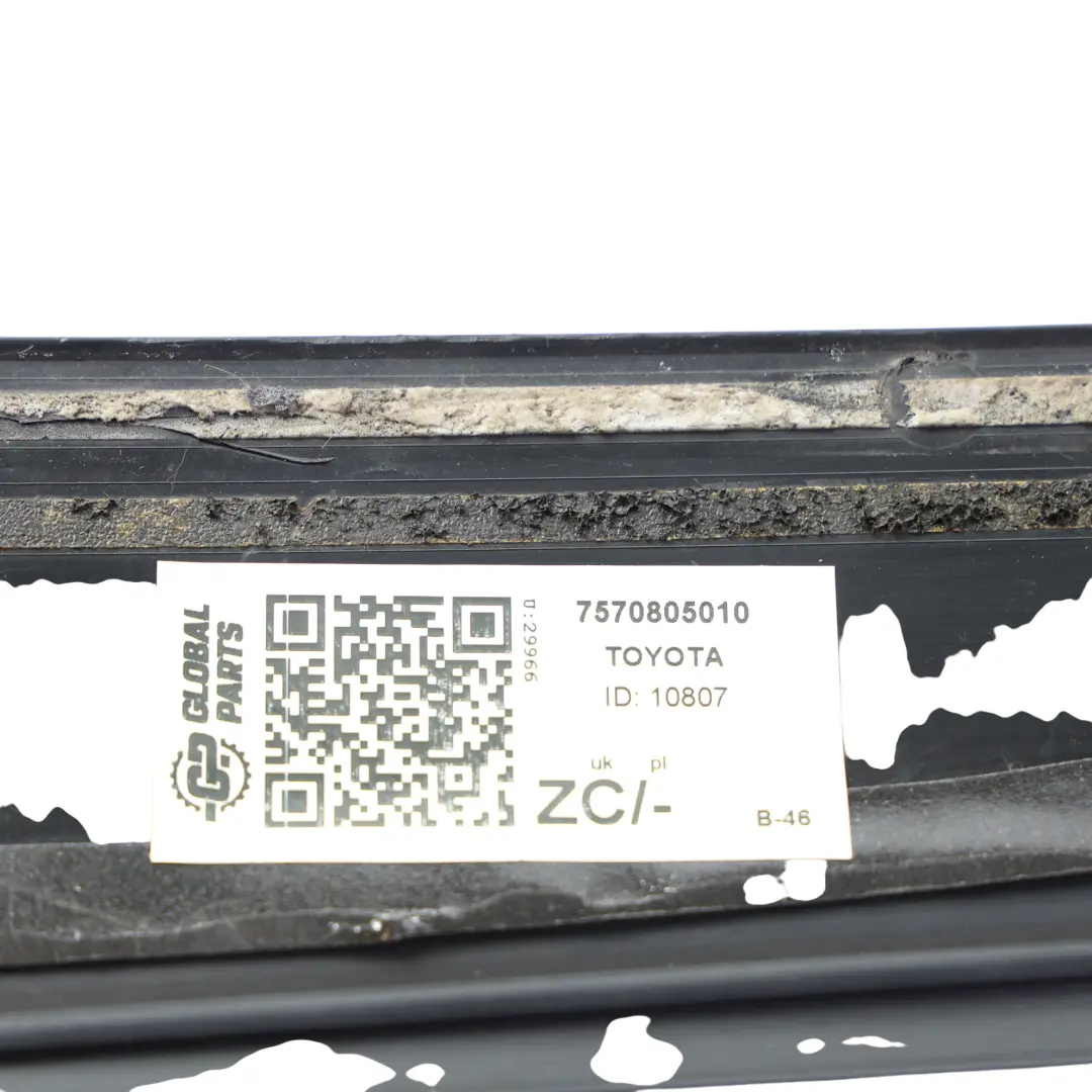 Toyota Avensis T270 Cache Cadre Vitre Porte Arrière Gauche - SKU 7570805010 - Numéro de pièce 7570805010