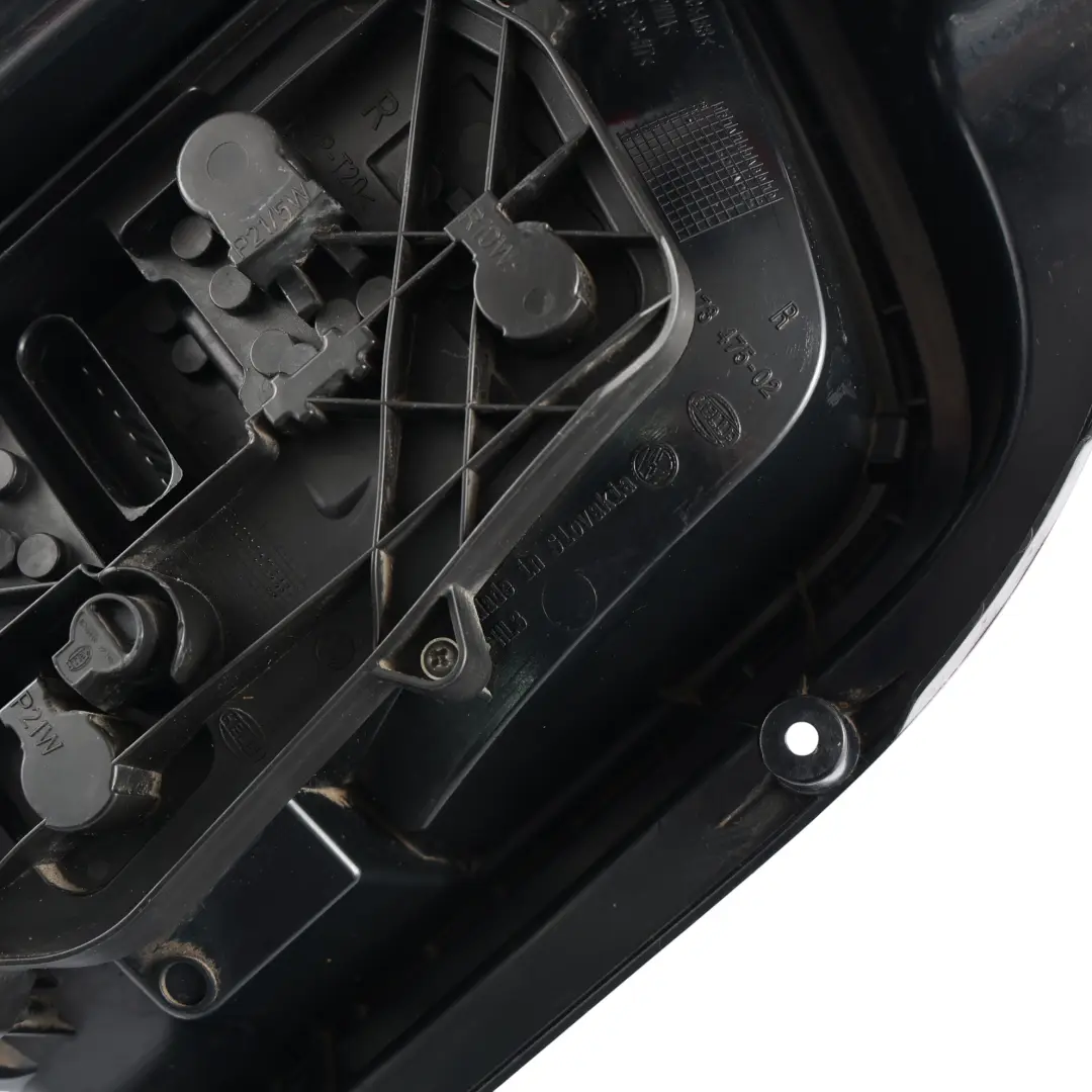 Rückleuchte Rechts für Volkswagen Transporter T5 mit Teilenummer 7H0945096J Volkswagen Transporter T5 Rückleuchte Rechts - SKU 7H0945096J - Teilenummer 7H0945096J