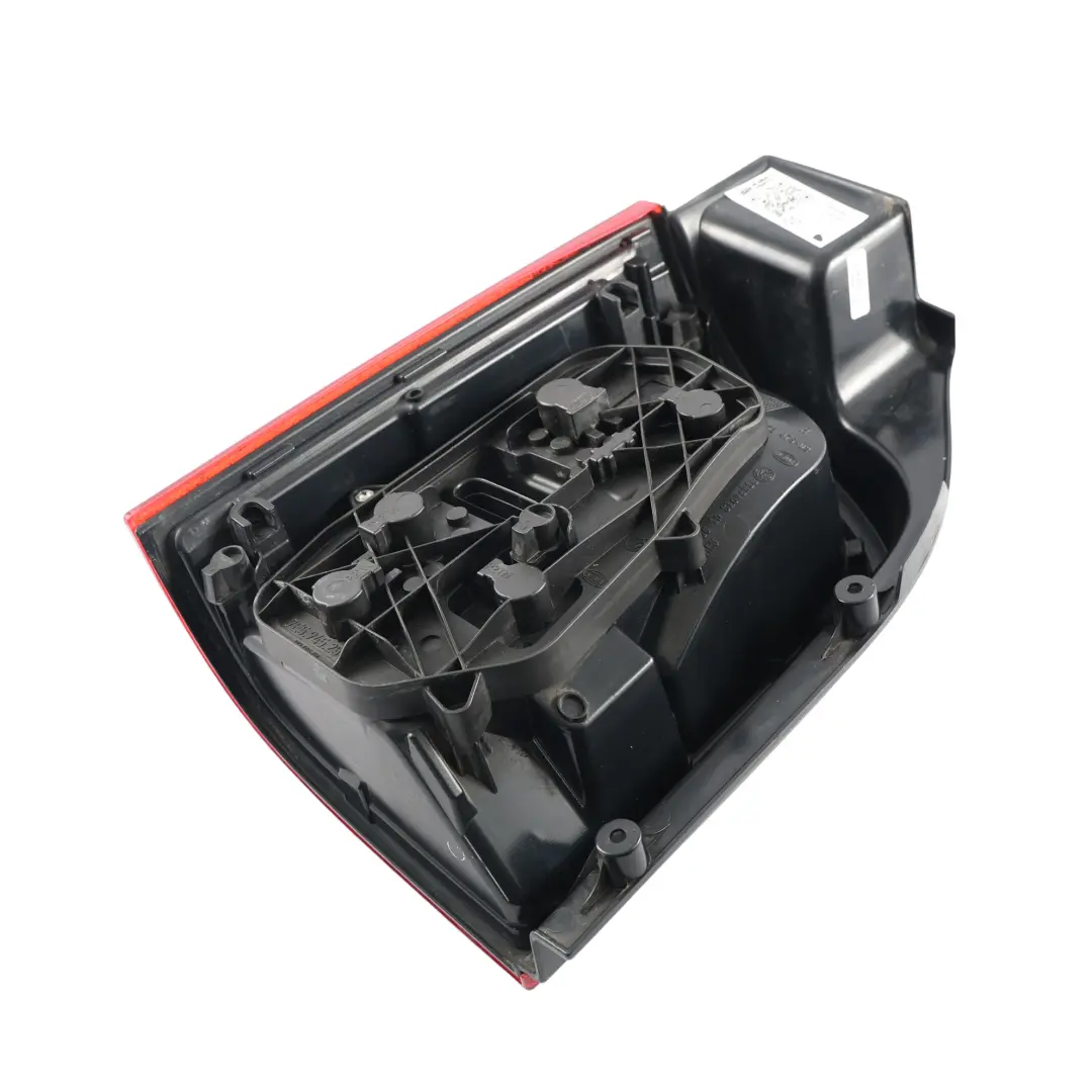 Volkswagen Transporter T5 Fanale Posteriore Destro - SKU 7H0945096J - Numero di parte 7H0945096J
