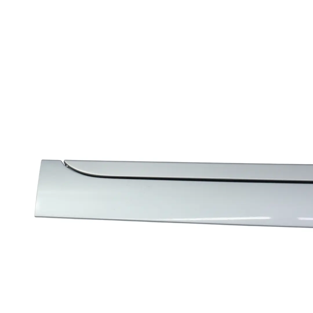 Listwa Klapy Bagażnika Crystal Silver Metalik - A7W do Porsche Cayenne 9PA o numerze 7L5853955AB Porsche Cayenne 9PA Listwa Klapy Bagażnika Crystal Silver Metalik - A7W - SKU 7L5853955AB-CSM - Numer Części 7L5853955AB