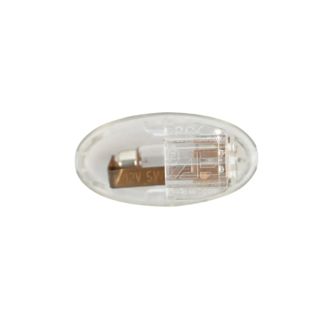 Lampe Éclairage Intérieur Plancher pour Jaguar XK8 X100 à propos du numéro de pièce 7M0947101 Jaguar XK8 X100 Lampe Éclairage Intérieur Plancher - SKU 7M0947101 - Numéro de pièce 7M0947101