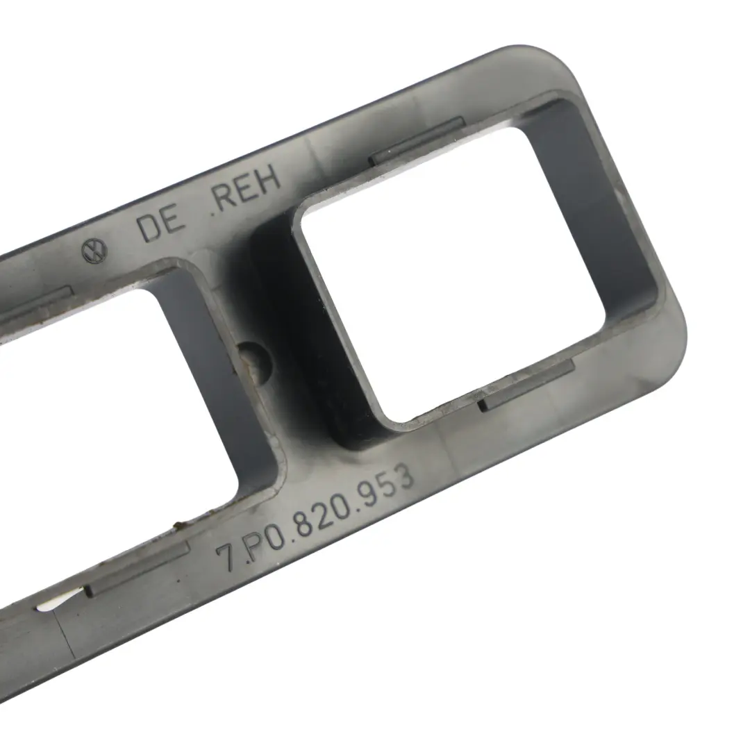 7P Condotto Aria Condizionata Guida Aria Adattatore per Volkswagen Touareg con numero di parte 7P0820953 Volkswagen Touareg 7P Condotto Aria Condizionata Guida Aria Adattatore - SKU 7P0820953 - Numero di parte 7P0820953