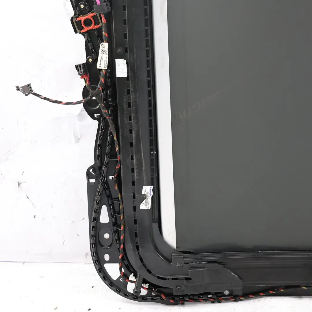7P Panoramic Sunroof Sliding Roof Assembly to Volkswagen Touareg with Part number 7P0877041G Volkswagen Touareg 7P Panoramic Sunroof Sliding Roof Assembly - SKU 7P0877041G - Part number 7P0877041G