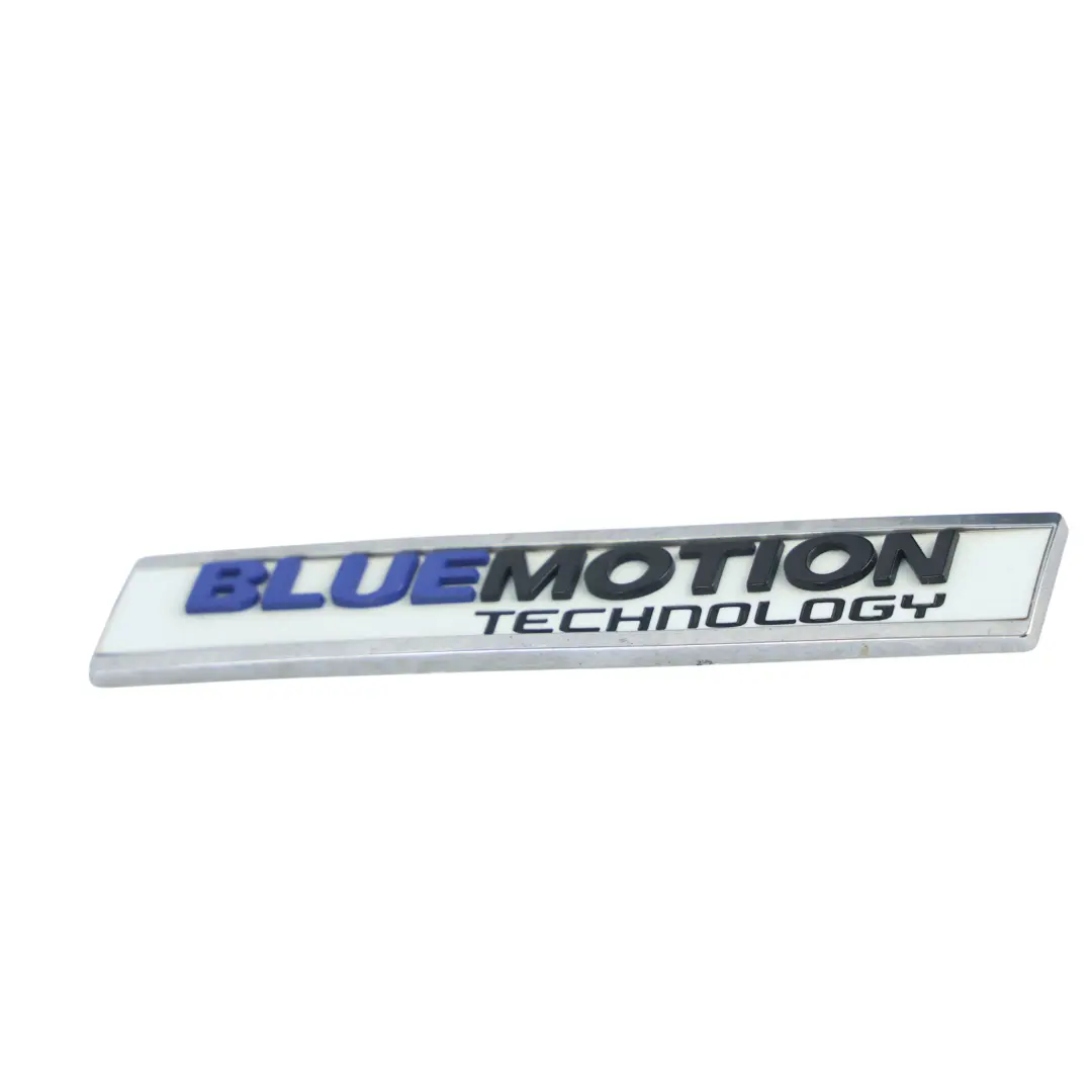 7P Emblemat Klapy Tył Logo BLUEMOTION do Volkswagen Touareg o numerze 7P6853675AA Volkswagen Touareg 7P Emblemat Klapy Tył Logo BLUEMOTION - SKU 7P6853675AA - Numer Części 7P6853675AA
