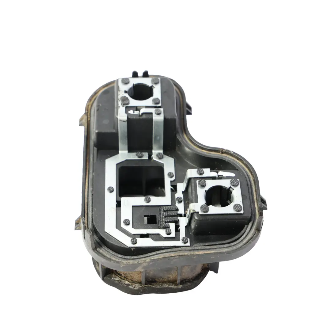 Volkswagen Touareg 7P Tapa Bombilla Piloto Trasero Exterior Izquierdo 89090230A - SKU 7P6945257 - Número de pieza 7P6945257