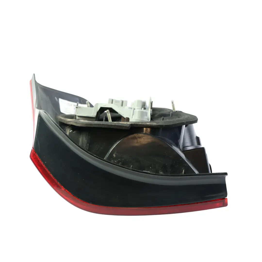 Feu Arrière Extérieur Gauche pour Toyota Corolla E12 à propos du numéro de pièce 8156102310 Toyota Corolla E12 Feu Arrière Extérieur Gauche - SKU 8156102310 - Numéro de pièce 8156102310
